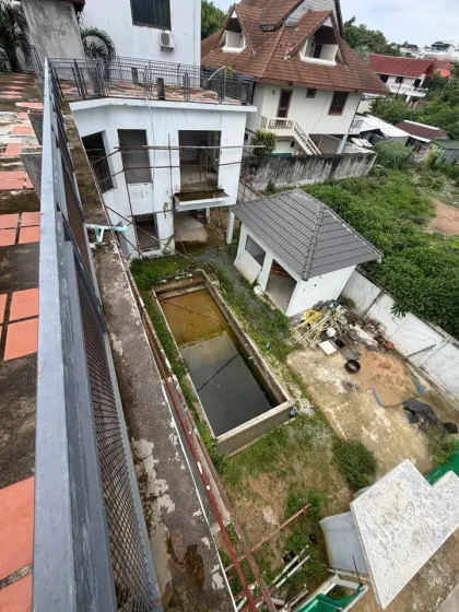 Villa de 6 Dormitorios con Vista al Mar y Piscina en la Azotea en Rawai