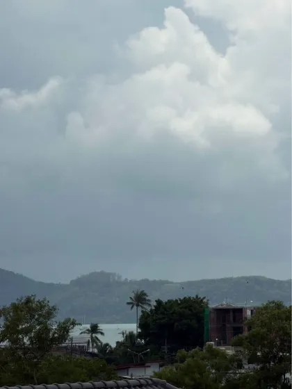 Villa de 6 Dormitorios con Vista al Mar y Piscina en la Azotea en Rawai