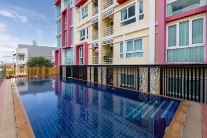 อพาร์ตเมนต์ชั้นบน 1 ห้องนอน วิวทะเลและสระว่ายน้ำ