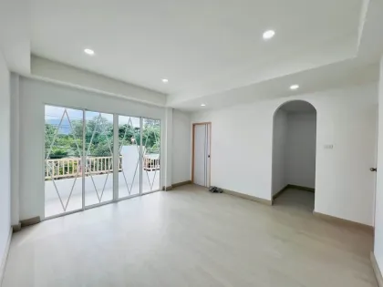 3-Bedroom 3-Bath Townhouse for Sale in Chale Kiri Village, Kathu