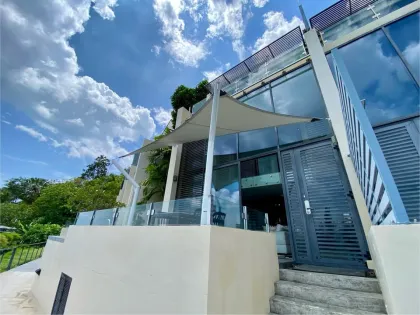 เพนท์เฮาส์ 2 ห้องนอน พร้อมวิวทะเลที่ Indochine Resort, ป่าตอง
