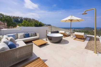 Villa avec piscine privée et vue mer à Layan, Phuket