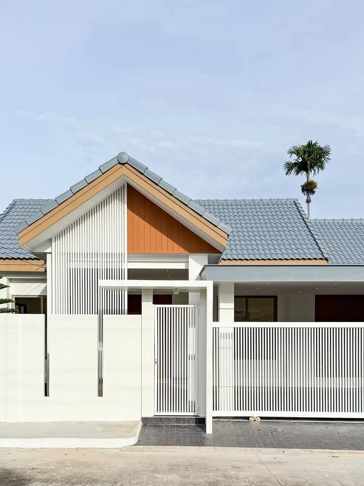 Neu renoviertes 3-Schlafzimmer-Eckhaus in Phuket Town zu verkaufen