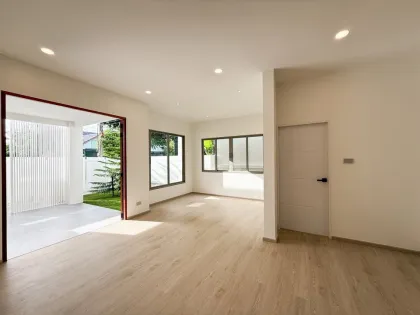 Neu renoviertes 3-Schlafzimmer-Eckhaus in Phuket Town zu verkaufen