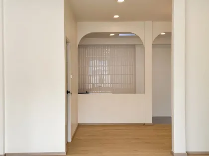 Neu renoviertes 3-Schlafzimmer-Eckhaus in Phuket Town zu verkaufen
