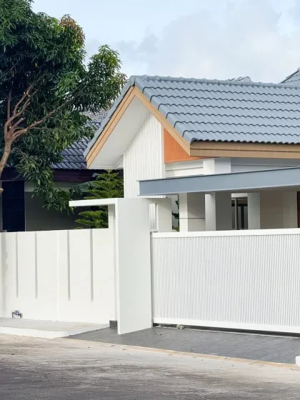 Neu renoviertes 3-Schlafzimmer-Eckhaus in Phuket Town zu verkaufen