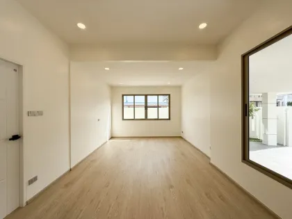Neu renoviertes 3-Schlafzimmer-Eckhaus in Phuket Town zu verkaufen