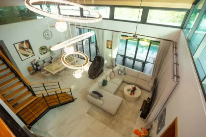Luxuriöse 4-Zimmer-Poolvilla zum Verkauf in Nai Harn