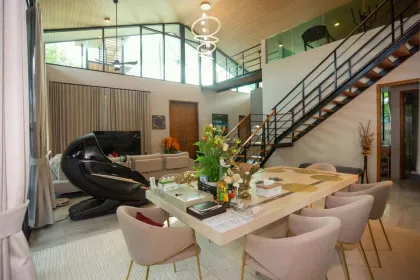 Luxuriöse 4-Zimmer-Poolvilla zum Verkauf in Nai Harn