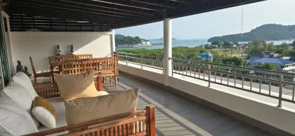 Apartamento de 3 habitaciones y 3 baños con vista al mar en Cape Panwa