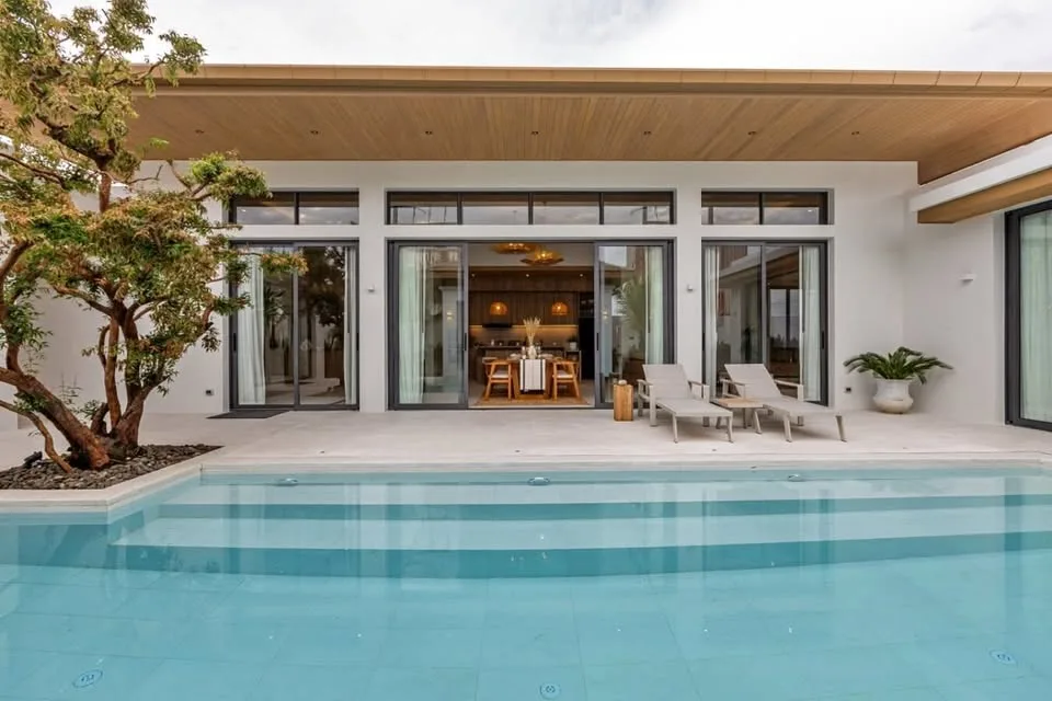 Villa privada de lujo con 3 habitaciones y piscina en Layan, Phuket