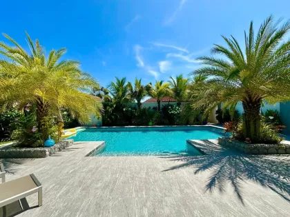 Villa privada nueva de lujo con piscina 4 dormitorios 4 baños en Rawai