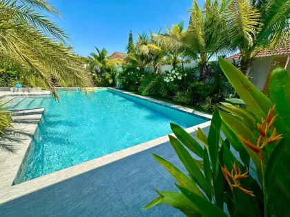 Villa privada nueva de lujo con piscina 4 dormitorios 4 baños en Rawai
