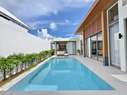 Moderne private Poolvilla mit 3 Schlafzimmern in Thalang