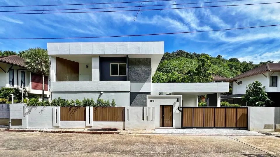 Роскошная вилла с 4 спальнями и бассейном в Loch Palm Villas, Kathu