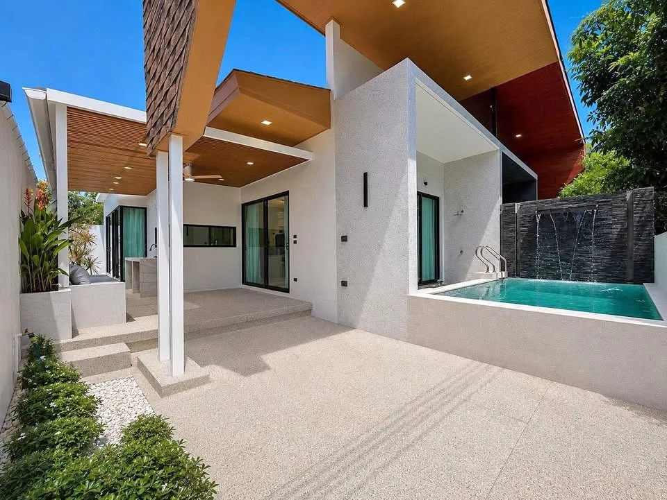 Villa tropicale moderne rénovée avec piscine à Chalong-Palai
