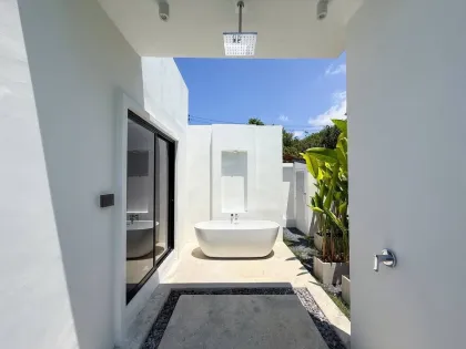 Impresionante villa de 3 dormitorios con piscina cerca de British International School Phuket