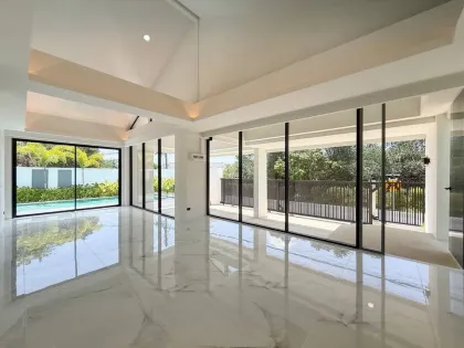 Impresionante villa de 3 dormitorios con piscina cerca de British International School Phuket