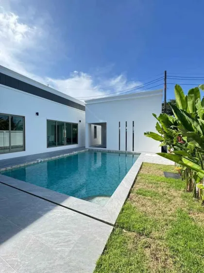 Villa contemporaine avec piscine 3 chambres à vendre à Chalong, Phuket