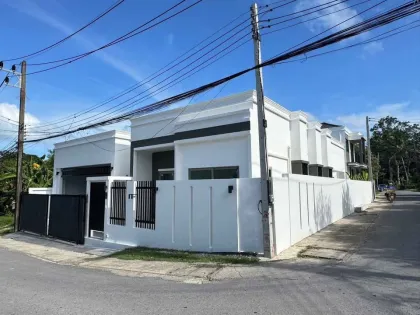 Villa contemporaine avec piscine 3 chambres à vendre à Chalong, Phuket