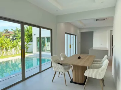 Villa contemporaine avec piscine 3 chambres à vendre à Chalong, Phuket