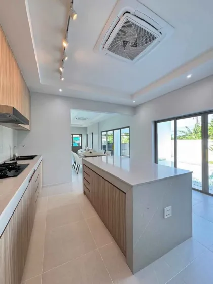 Villa contemporaine avec piscine 3 chambres à vendre à Chalong, Phuket
