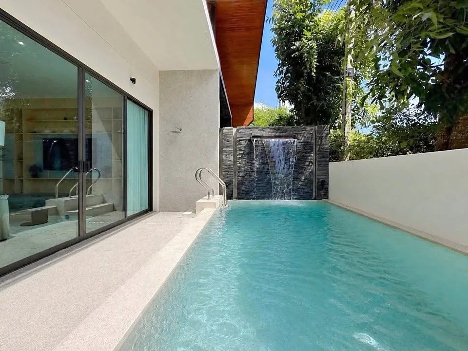 Villa moderna tropical con piscina 2 habitaciones 2 baños en Chalong