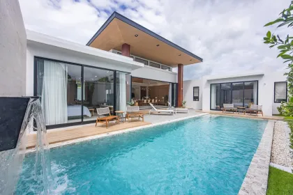 Villa Moderne avec Piscine Privée et 3 Chambres à Rawai