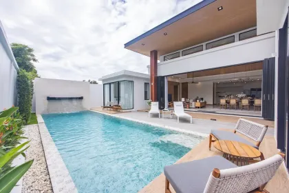 Villa Moderna con Piscina Privada en Exclusiva Urbanización Rawai