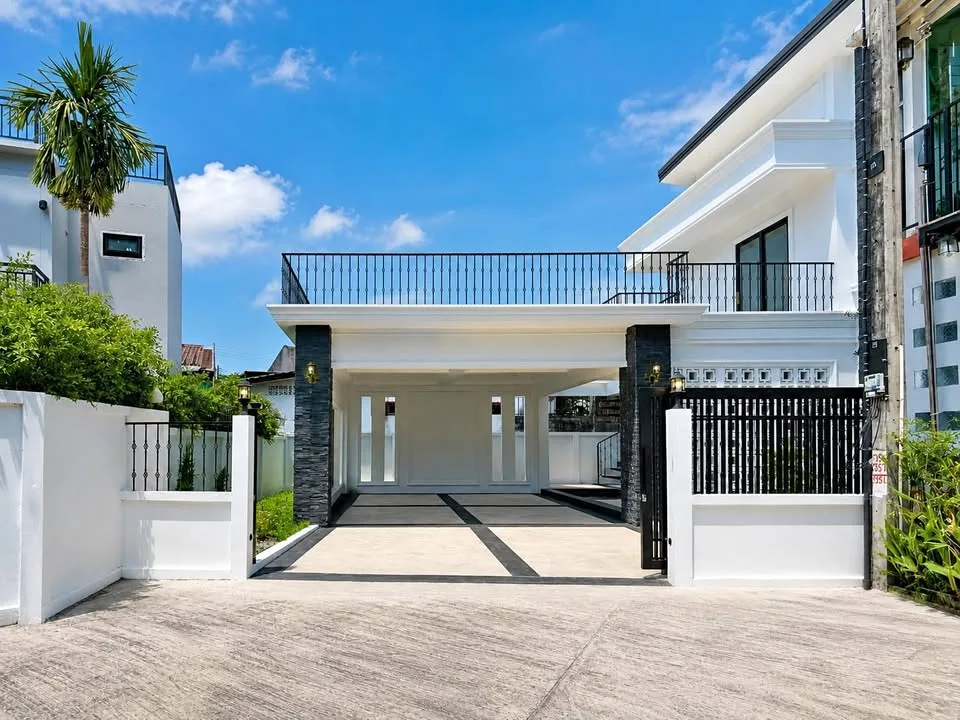 4-Bedroom Private Pool Villa Near Phuket Town