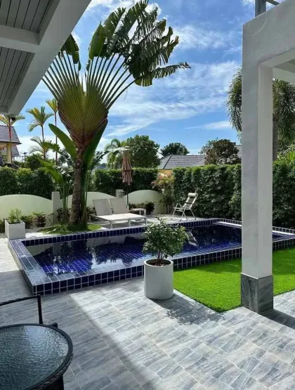 Villa Moderna de 4 Habitaciones con Piscina Privada en Rawai