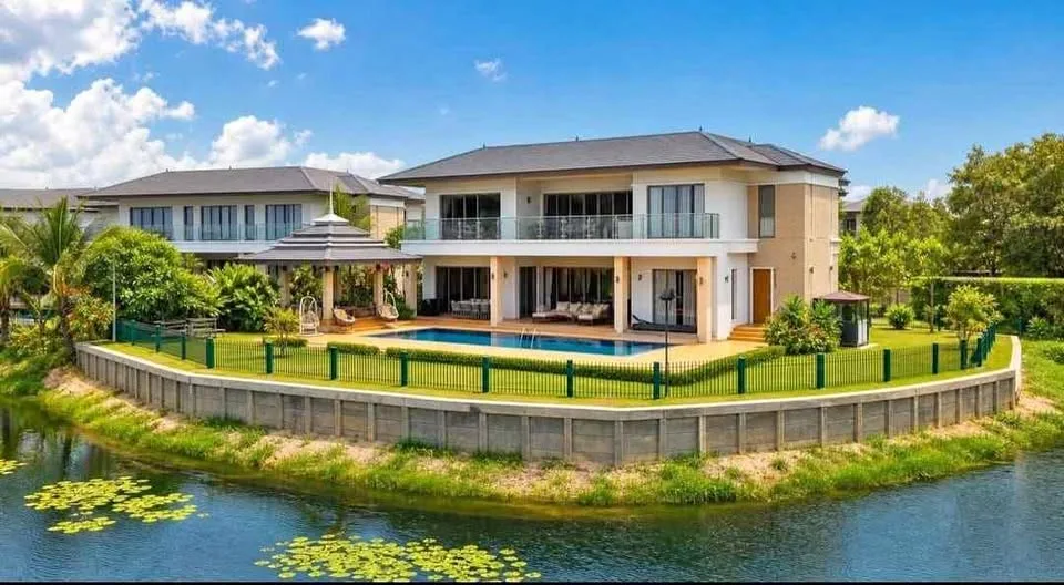 Brand New 4-Bedroom Lakeview Villa at Laguna Village