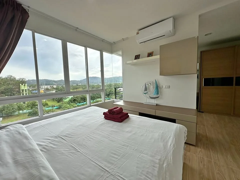 Appartement d'angle 2 chambres au Plus Condo 2, Kathu-Patong