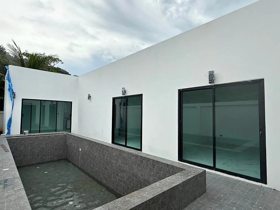 Villa neuve 3 chambres avec piscine à vendre à Sakhu, Phuket