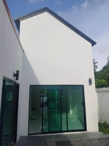 Villa neuve 3 chambres avec piscine à vendre à Sakhu, Phuket