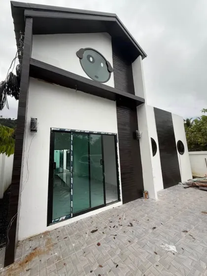 Villa neuve 3 chambres avec piscine à vendre à Sakhu, Phuket