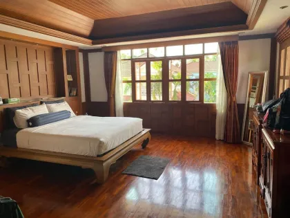 Villa de 4 dormitorios y 3 baños cerca de BCIS en Chalong