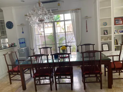 Villa de 4 dormitorios y 3 baños cerca de BCIS en Chalong