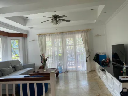 Villa de 4 dormitorios y 3 baños cerca de BCIS en Chalong
