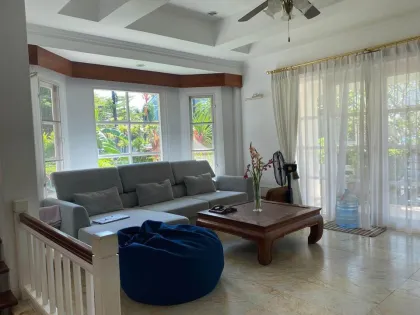 Villa de 4 dormitorios y 3 baños cerca de BCIS en Chalong