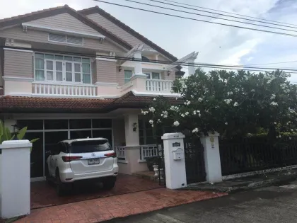 Villa de 4 dormitorios y 3 baños cerca de BCIS en Chalong