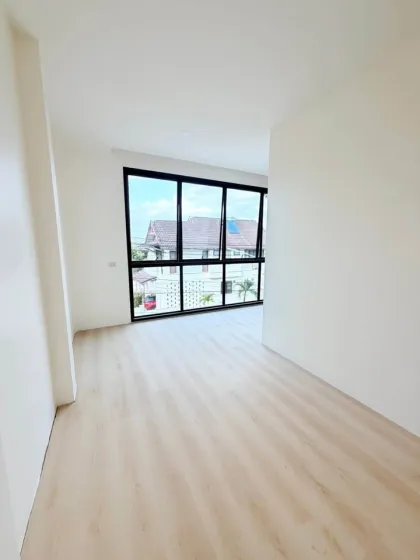 New Pool Villa with 3 Bedrooms & 4 Bathrooms in Chalong