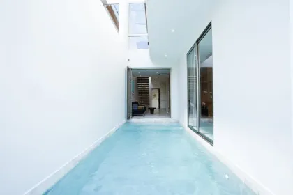 Villa Moderna de 3 Habitaciones con Piscina en The Trinity Village, Thalang