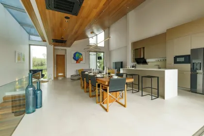 Современная вилла с 3 спальнями в Trinity Village, Раваи