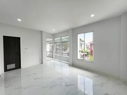 Stunning Fully Renovated Villa in Chaofa Garden Home Premier, Koh Kaew