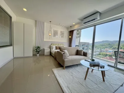 Schickes Apartment nahe Karon Strand mit Bergblick