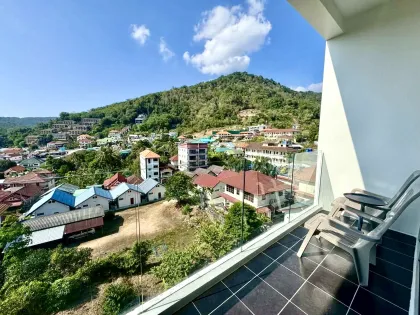 Schickes Apartment nahe Karon Strand mit Bergblick