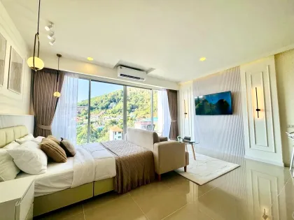 Schickes Apartment nahe Karon Strand mit Bergblick