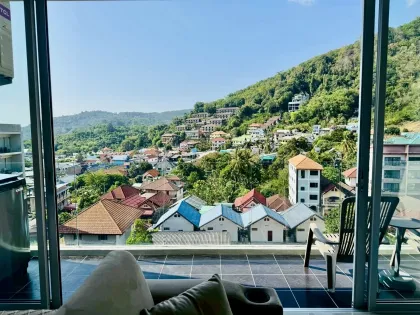 Schickes Apartment nahe Karon Strand mit Bergblick