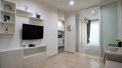 อพาร์ตเมนต์ 1 ห้องนอนทันสมัยที่ The Base Uptown วชิรภูเก็ต